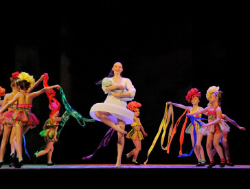 У ЦКД відбулася благодійна хореографічна постановка до Дня матері