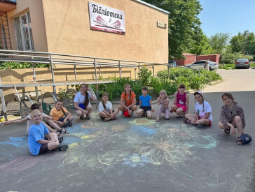Кольорове літо в колі друзів