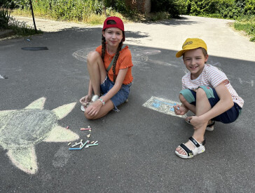 Кольорове літо в колі друзів