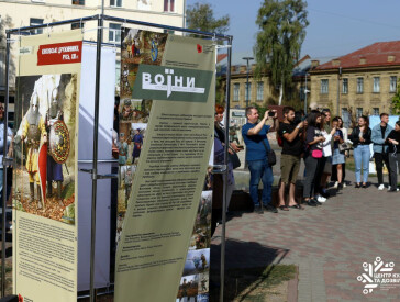 Центр культури та дозвілля презентував виставку «Воїни. Історія українського війська»