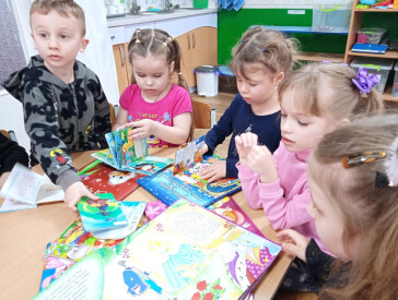 Крокує книжка до малят