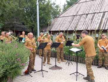 Музична програма у виконанні військового оркестру 17 Полтавської бригади Національної гвардії України