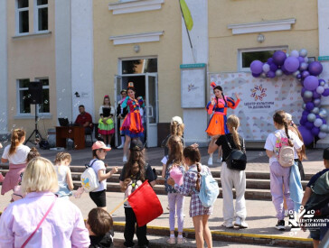 Дитячі циркові студії міста показали виставу "WOW-ШОУ"