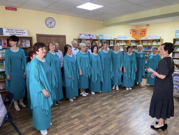 "З піснею по життю": хор «Пам’ять серця» та ансамбль «Гвоздика» дали концерт у міській бібліотеці