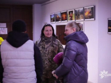 Прем’єрну виставку фотографині ЗСУ відкрили у ЦКД