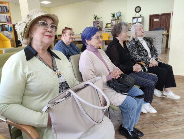 Діалог у віршах: Олена Никифоренко та Захар Варавкін