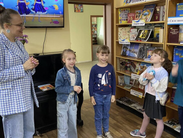 Весела зустріч із письменницею Галиною Пустовгар