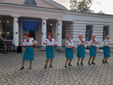 У променях вальсу