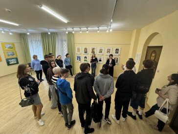 Інклюзивна екскурсія експозицією малюнків Саші Путрі