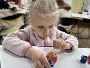 Візерунки весни: писанкові історії