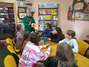 Подарую мамі квіти