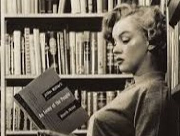 Всесвітньовідома білявка в кадрі