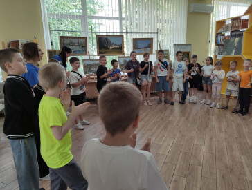 Кольоровий настрій у бібліотеці