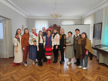 «Весняне сонце землю розбудило».