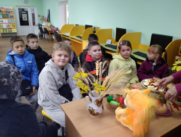 Королева Осінь всіх до столу просить