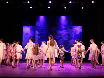 У ЦКД відбулася благодійна хореографічна постановка до Дня матері