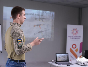 ЦКД влаштовує подорожі за лаштунки сцени для полтавських школярів