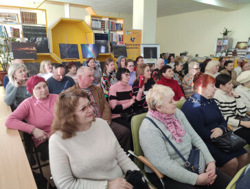 Саксофон у весняному місті