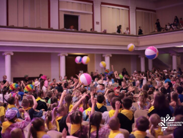 Дитячі циркові студії міста показали виставу "WOW-ШОУ"