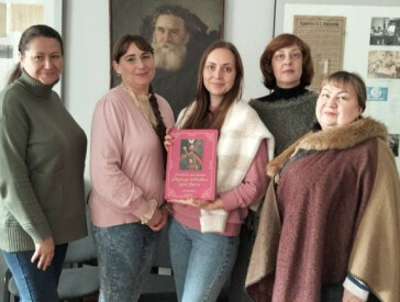 Музей Короленка отримав унікальний історичний довідник з автографом автора