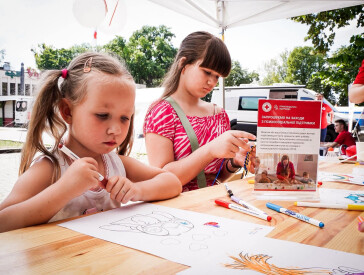 У парку «Перемога» відбувся захід до Дня молоді від Товариства Червоного Хреста України