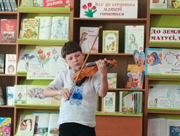 День матері в Україні відзначають у другу неділю травня.