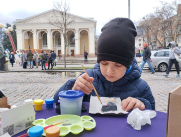 Святковий артперформанс у центрі міста  