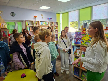 Книжки, ігри та усмішки: бібліотека зустрічає нових гостей