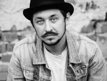 З банджо на полі бою: Олександр Буліч. За проєктом «Незламні та хоробрі: письменники у ЗСУ»