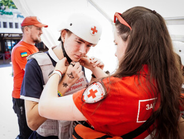 У парку «Перемога» відбувся захід до Дня молоді від Товариства Червоного Хреста України