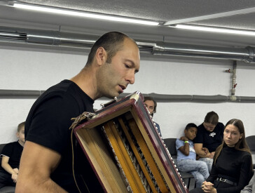 Продовжується серія презентацій музичних інструментів у ПДМШ №1