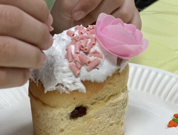 Свято творчості: як у бібліотеці декорували великодні пасочки