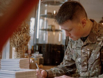 Артур Дронь: поет, солдат, голос покоління війни  За проектом «Незламні та хоробрі: письменники у ЗСУ»