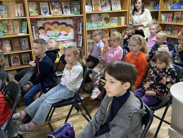 Весела зустріч із письменницею Галиною Пустовгар