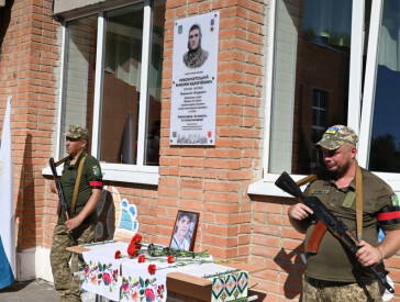 У Полтаві відкрили меморіальну дошку загиблому Герою Максиму Краснокутському