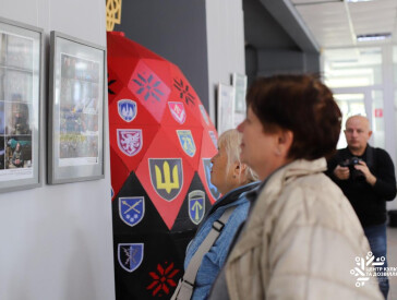 До Дня захисників і захисниць України у ЦКД відкрилась виставка лауреатів 11-го Міжнародного конкурсу репортерської фотографії LIFE PRESS PHOTO 2025