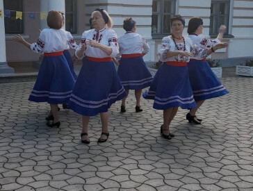 У променях вальсу