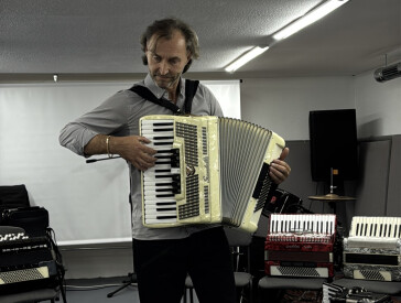 Продовжується серія презентацій музичних інструментів у ПДМШ №1