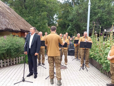 Музична програма у виконанні військового оркестру 17 Полтавської бригади Національної гвардії України