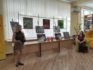 У Центральній бібліотеці презентували виставку "Аншлаг" Олени Никифоренко