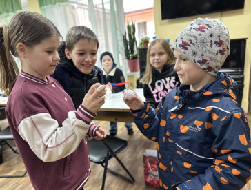 Візерунки весни: писанкові історії