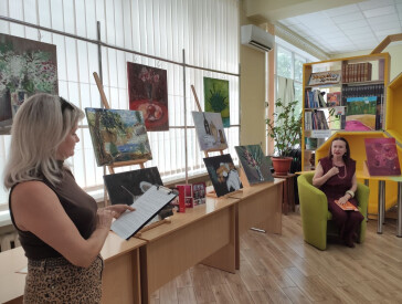 У Центральній бібліотеці презентували виставку "Аншлаг" Олени Никифоренко