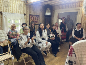 Персональна виставка витинанки "Предвічне древо України"