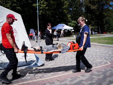 У парку «Перемога» відбувся захід до Дня молоді від Товариства Червоного Хреста України