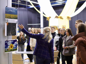 Як виставка «СОНЯШНИК – сонячне відродження»» перетворила ЦКД на простір мистецтва й взаємодії