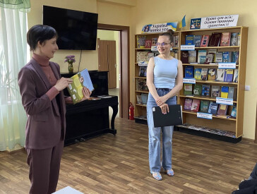 Весела зустріч із письменницею Галиною Пустовгар