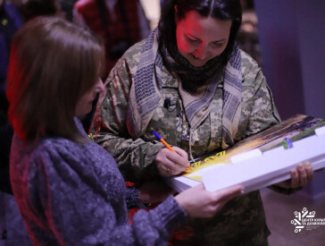 Прем’єрну виставку фотографині ЗСУ відкрили у ЦКД