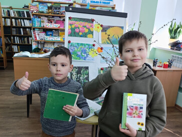 Літературна година «Квіти, квіти, ви умієте душу зігріти»