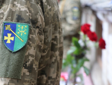 У Полтаві відкрили меморіальну дошку захиснику України Олександру Караману