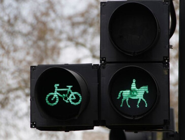 Світлофор корисна річ, служить людям день і ніч